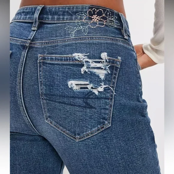 American Eagle Ripped Mom Jeans - Picture 4 of 8